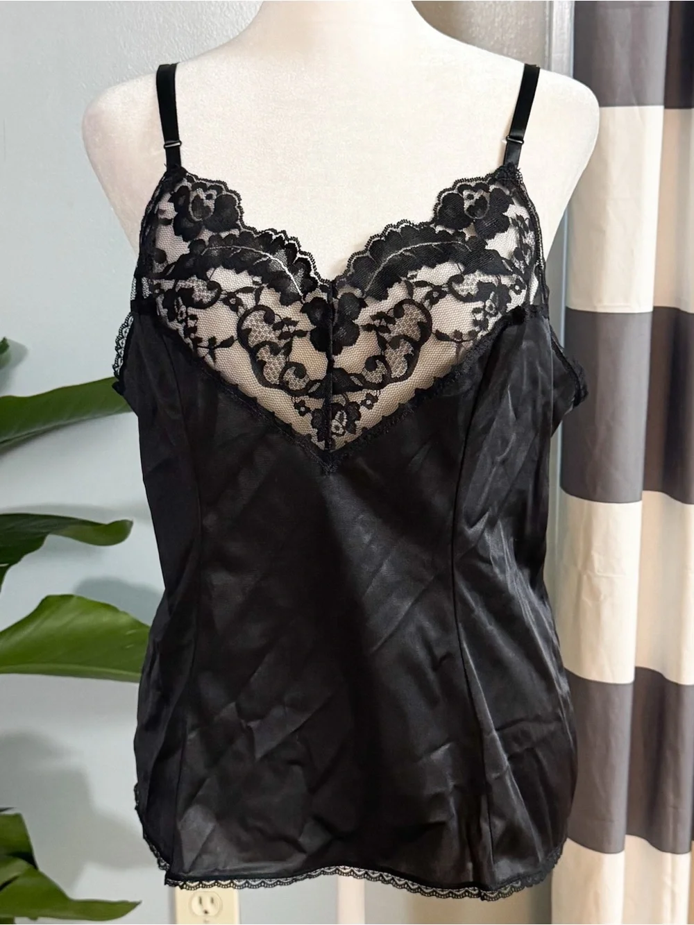 Vintage Vassarette Black Lace Camisole XL 44 Plus Size Lingerie Top - Picture 10 of 10